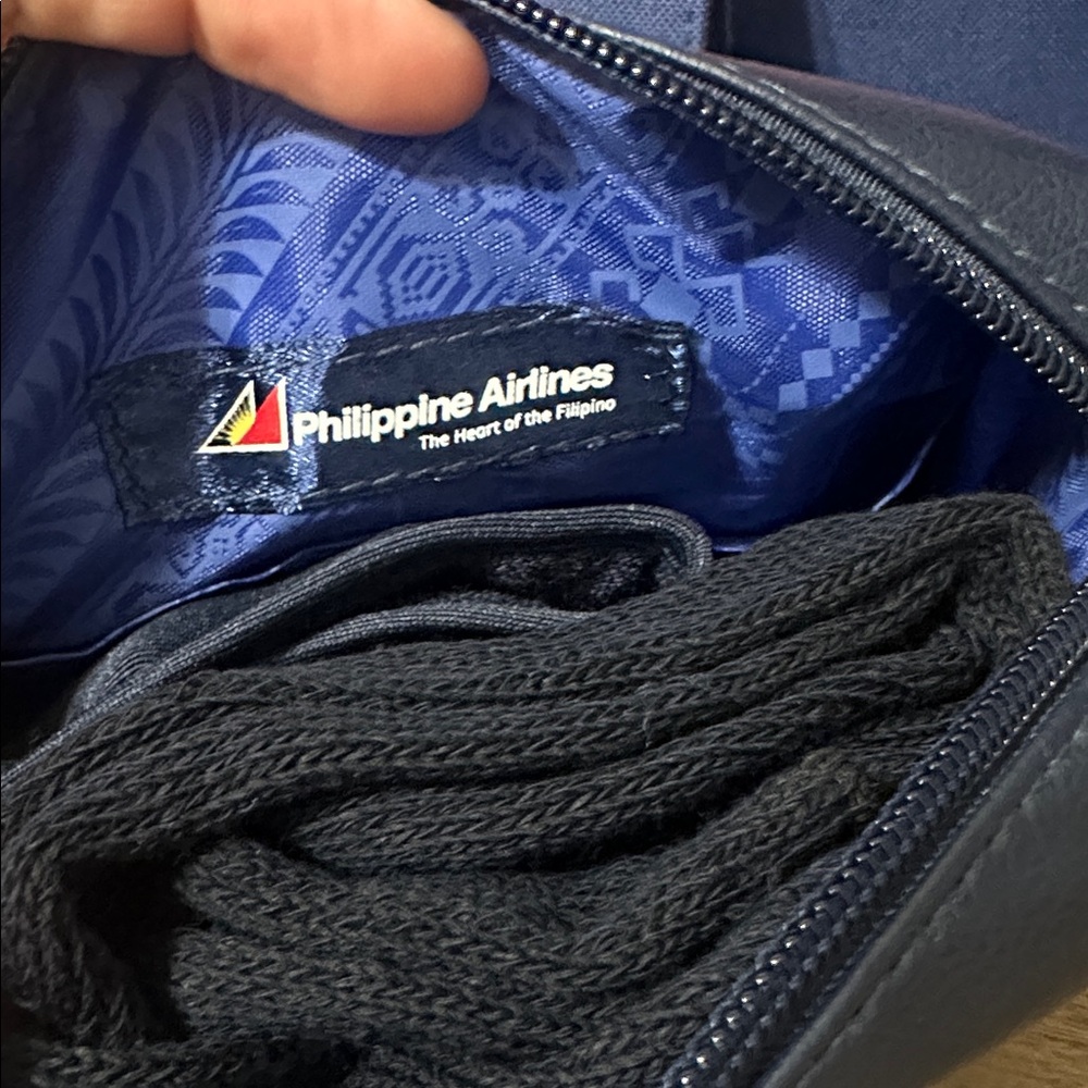 3 Philippine Airlines amenity kit bags - Picture 5 of 7